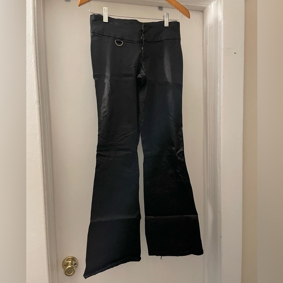 GUESS Black shiny Flared vintage low rise pants size 27 - Picture 2 of 16